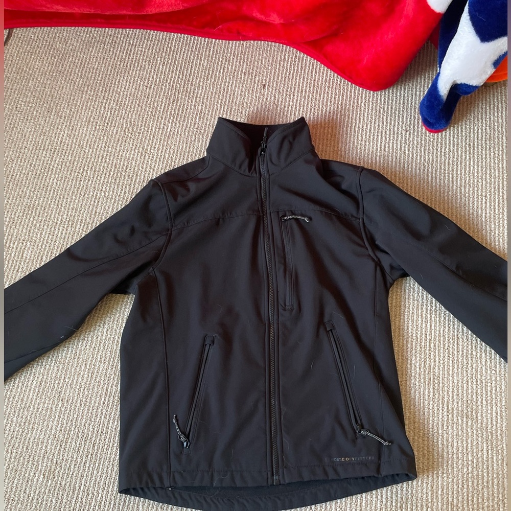 Trying to make more room in my closet. Nothing is wrong with the jacket.